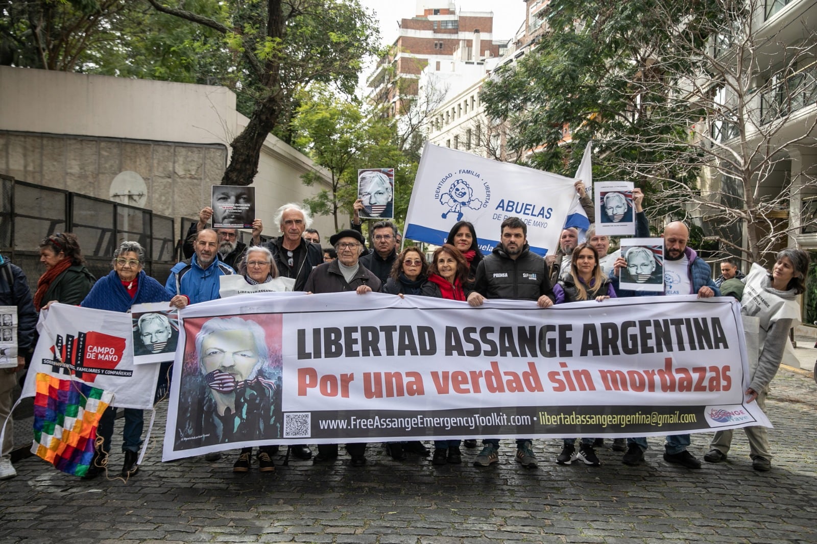 Adolfo Pérez Esquivel lideró una movilización por Julián Assange.