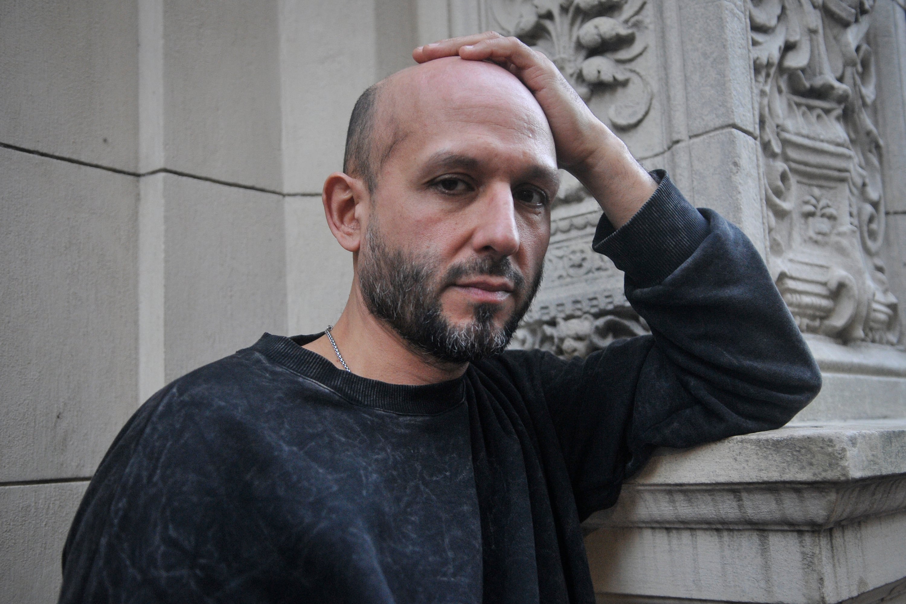 En la obra de Gómez convergen la experimentación y lo popular.