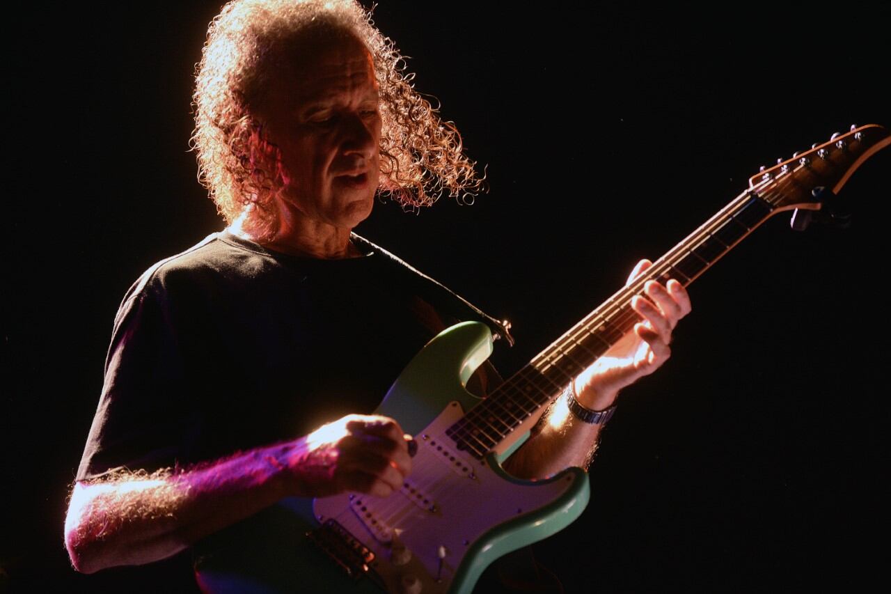 Henderson, uno de los héroes de la guitarra moderna, hace del eclecticismo un estilo.