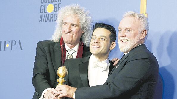 Brian May, Rami Malek y Roger Taylor, sonrientes ganadores por la biopic centrada en Freddie Mercury.