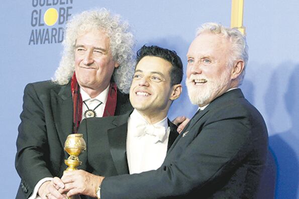Brian May, Rami Malek y Roger Taylor, sonrientes ganadores por la biopic centrada en Freddie Mercury.