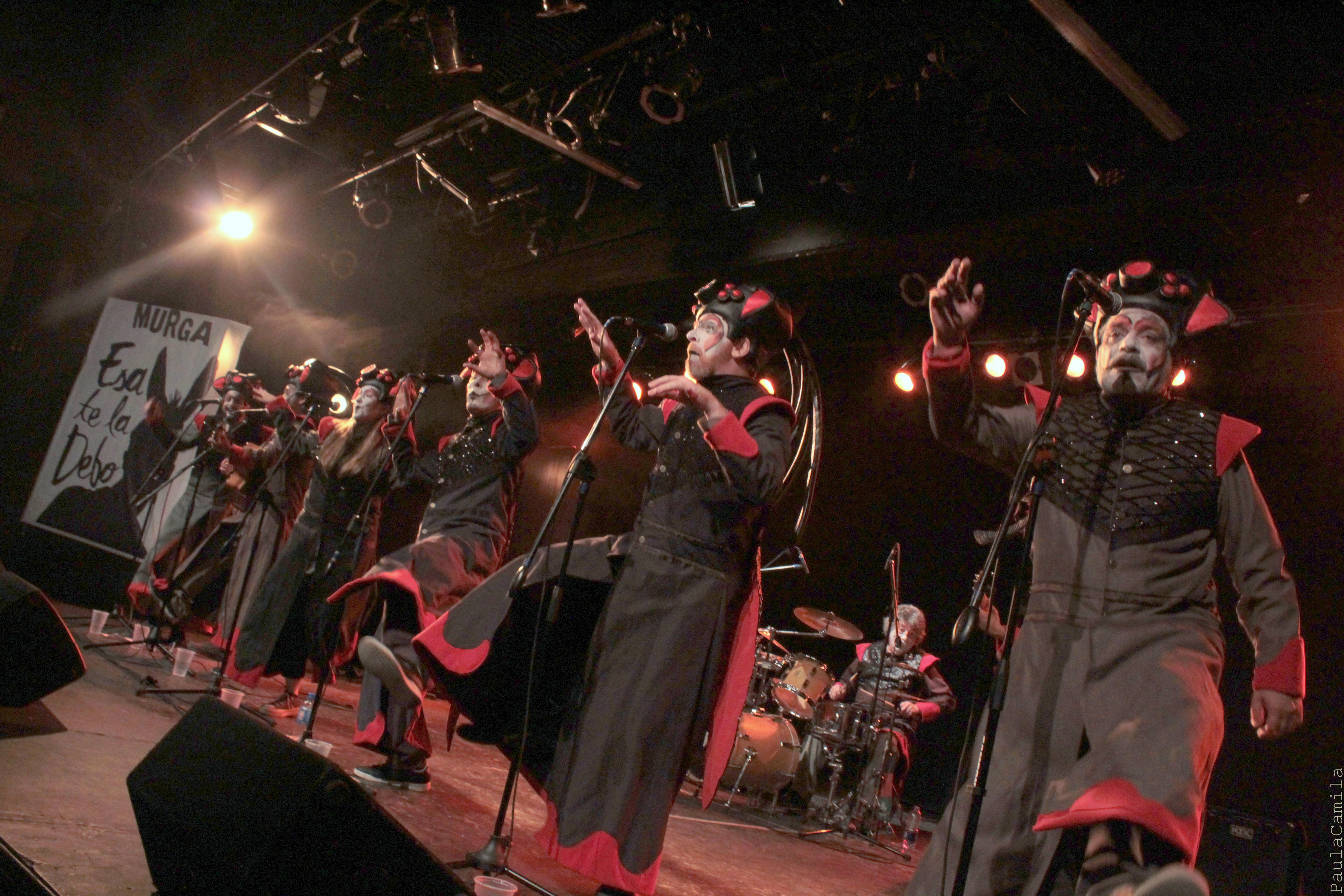 Esa te la debo, sarcasmo murguero y compromiso político. "El humor nos ayudó a sobrevivir estos cuatro años", dicen.