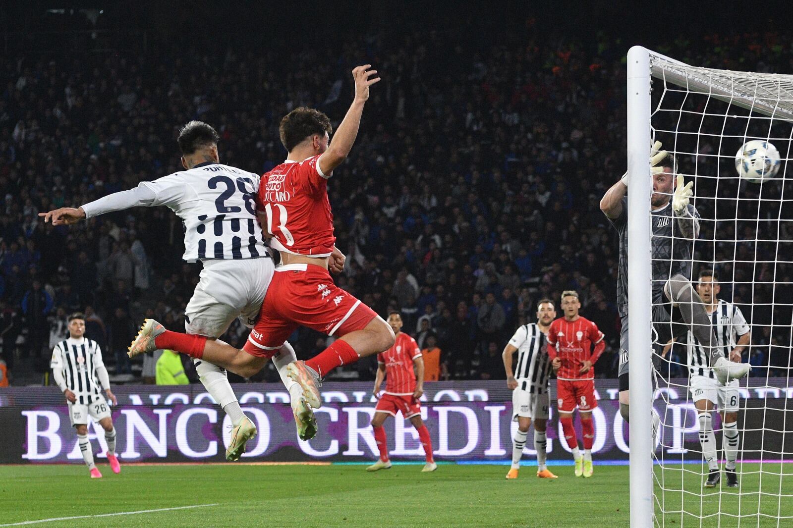 Cóccaro marca el empate transitorio para el Globo, que no pudo con la T