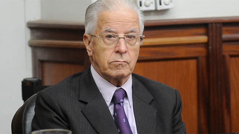 Gustavo Rivas en el banquillo.