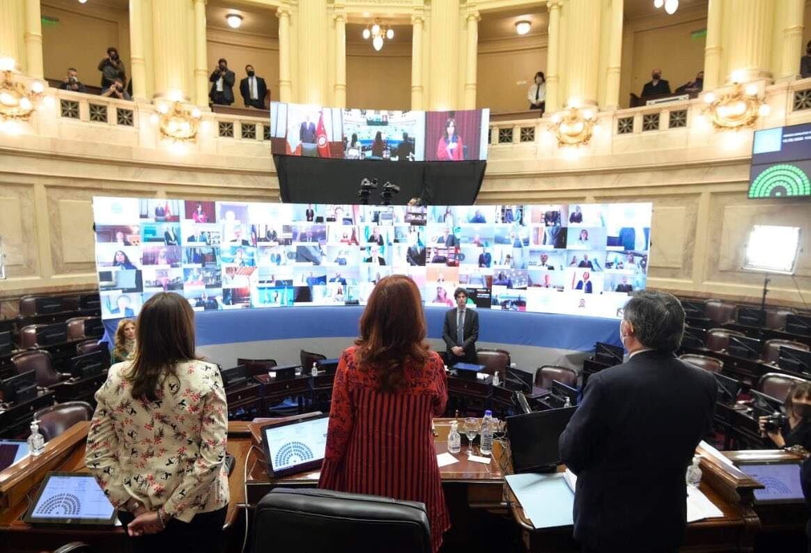 Cristina Fernández firmó un decreto que extiende las sesiones remotas.