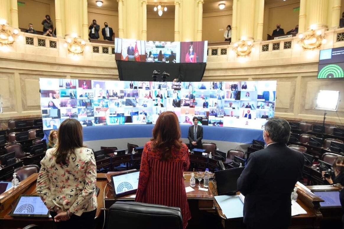 Cristina Fernández firmó un decreto que extiende las sesiones remotas.