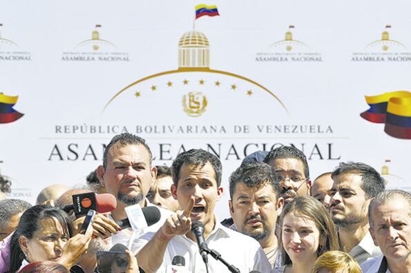 “Si querían enviar un mensaje para que nos escondiéramos, aquí está la respuesta del pueblo”, dijo Juan Guaidó.