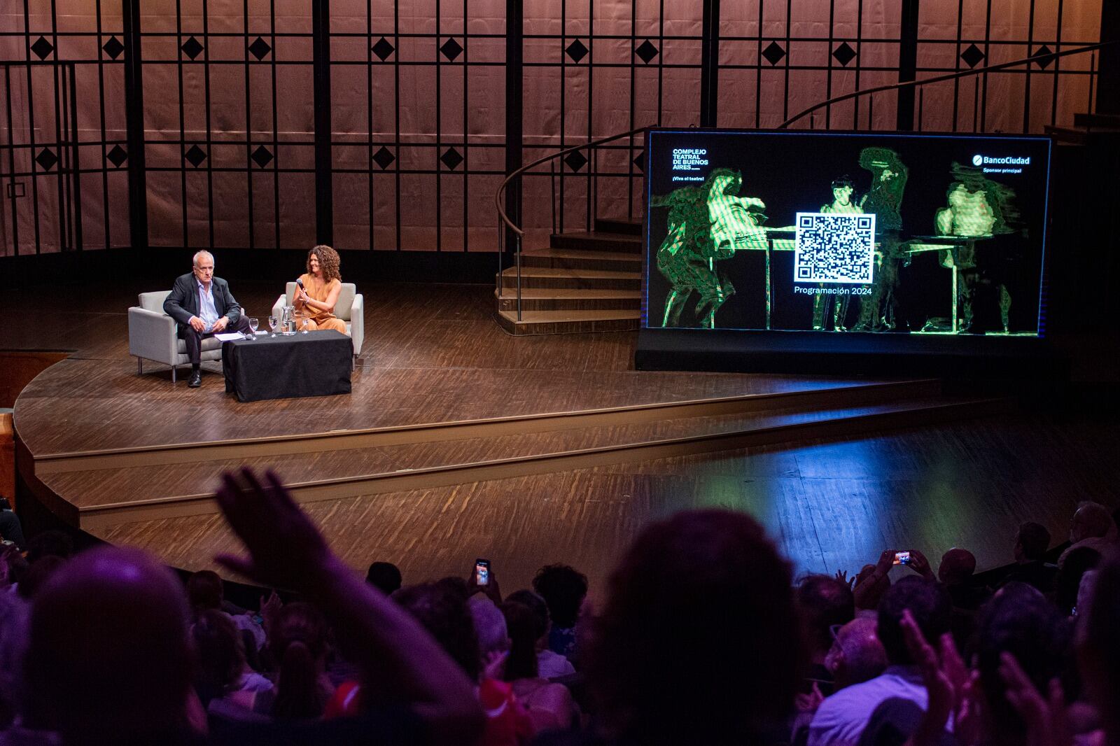 Alberto Ligaluppi y Gabriela Ricardes, los funcionarios que presentaron la programación. 