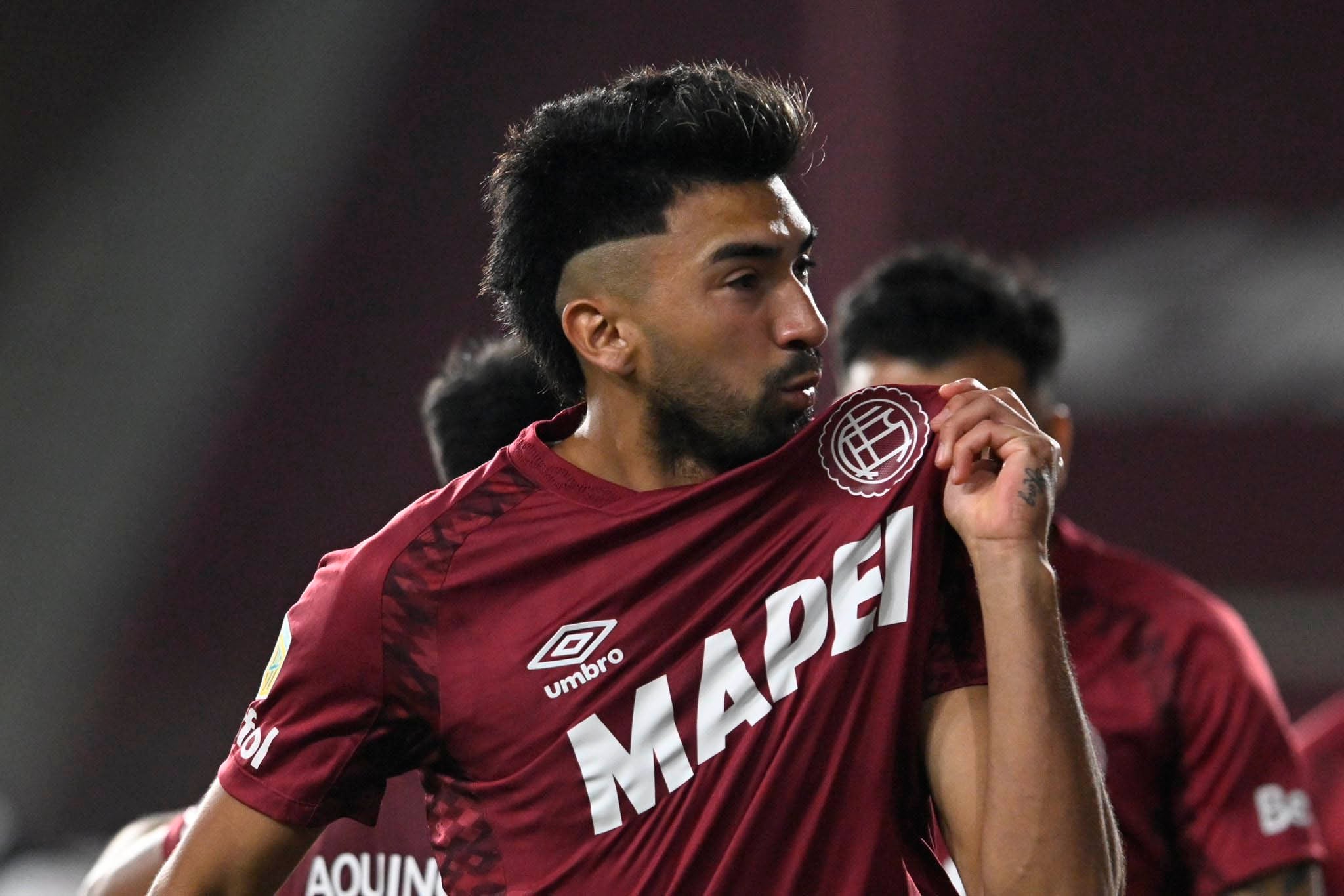 Marcelino Moreno festeja su gol, el de la victoria del Grante