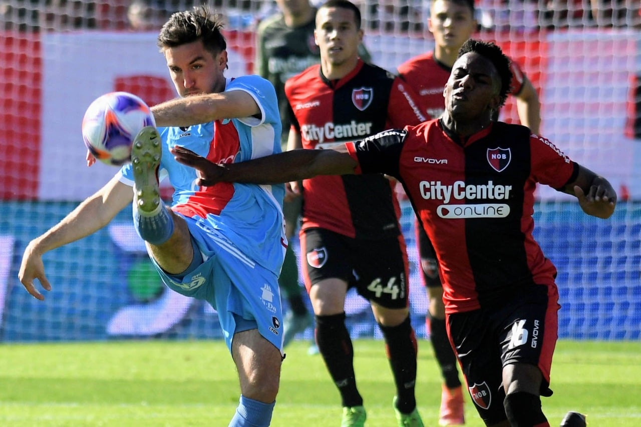 Reasco le mete un manotazo a Navas y luego se iría expulsado