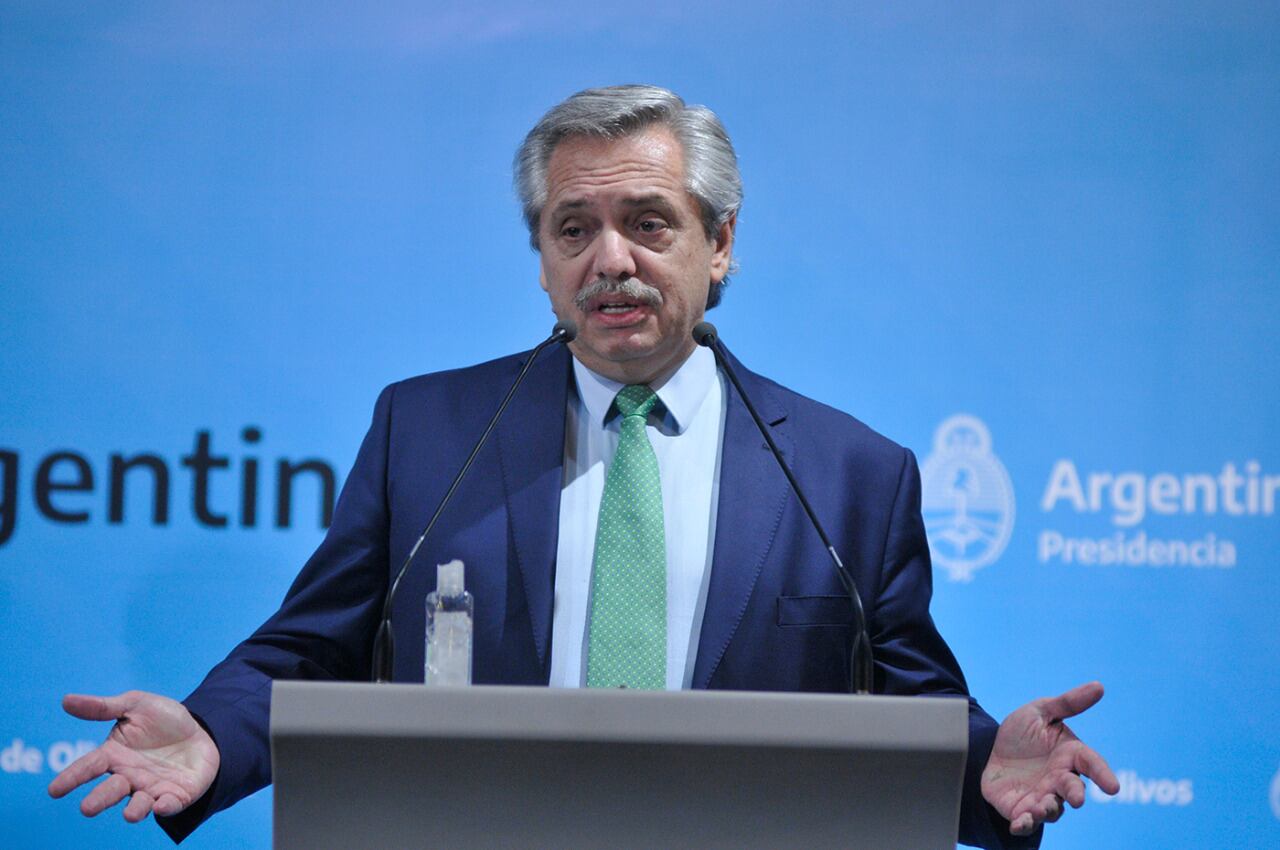 La figura del presidente Alberto Fernández concita un 75,9 por ciento de apoyos, que lo ubican como el dirigente político con mejor imagen en el país. Este respaldo está en relación con las medidas tomadas ante la pandemia.