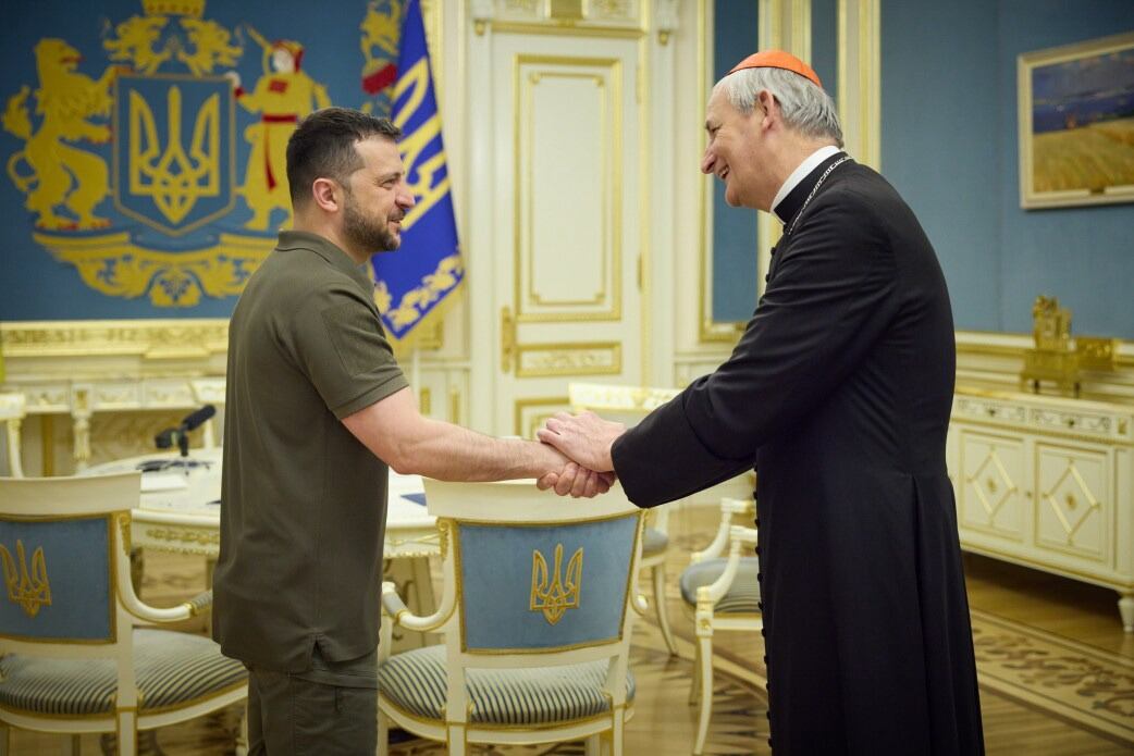 Zelenski recibe al enviado del Papa en Kiev.