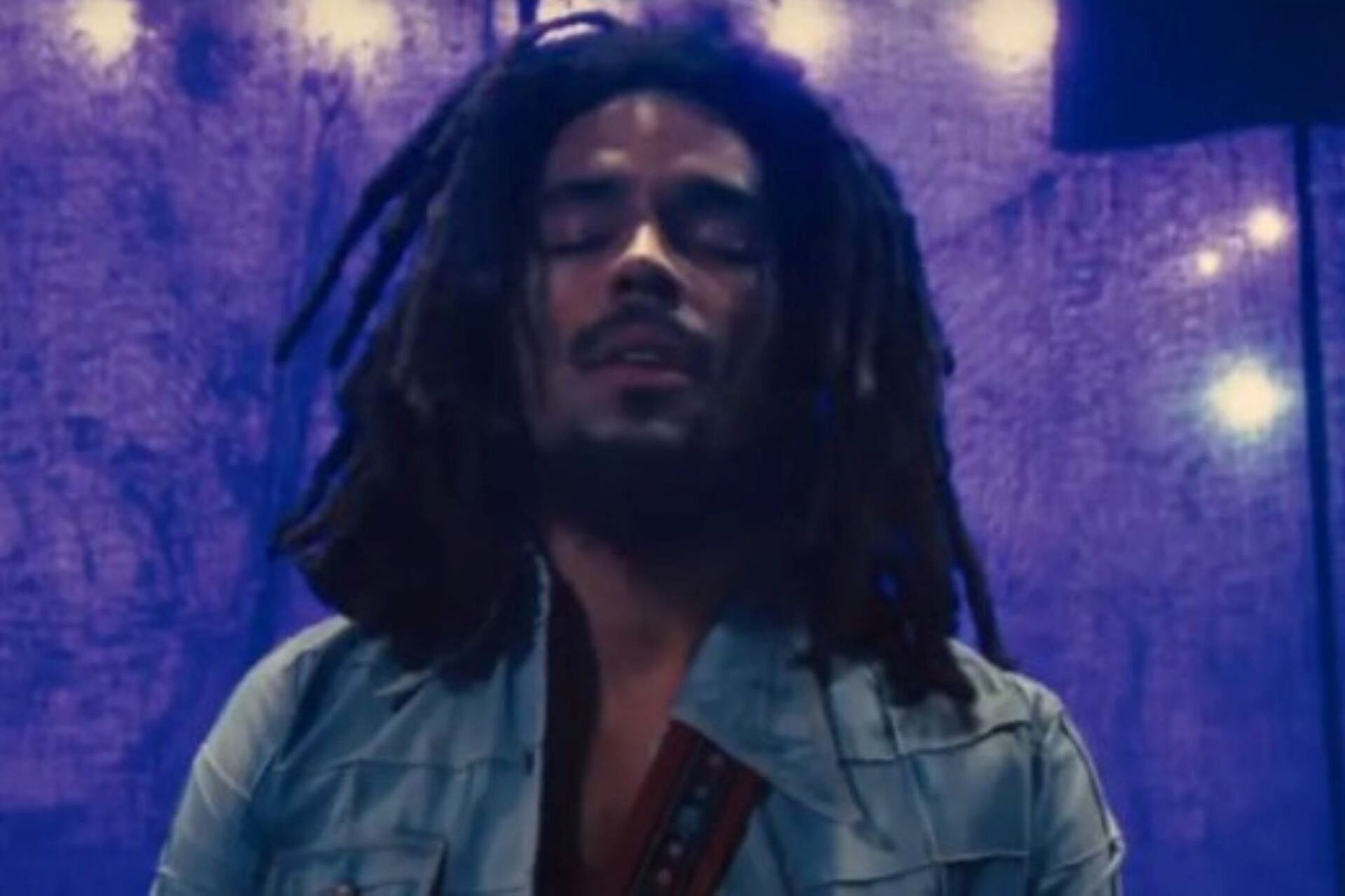 El actor Kingsley Ben-Adir como Bob Marley, en la piopic de la leyenda del reggae. Imagen: Paramount