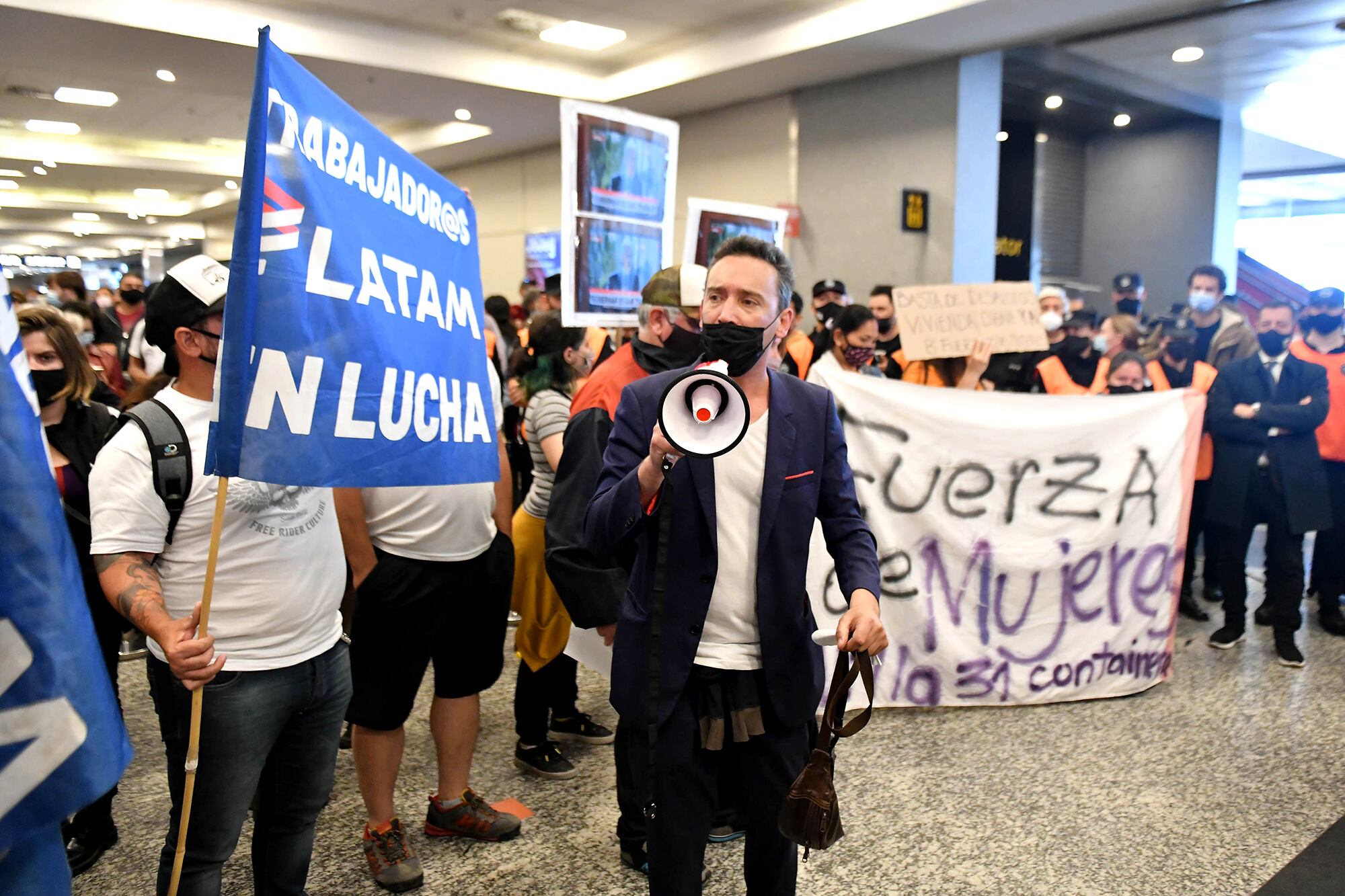 La protesta de trabajadores de Latam en Aeroparque generó tensión.