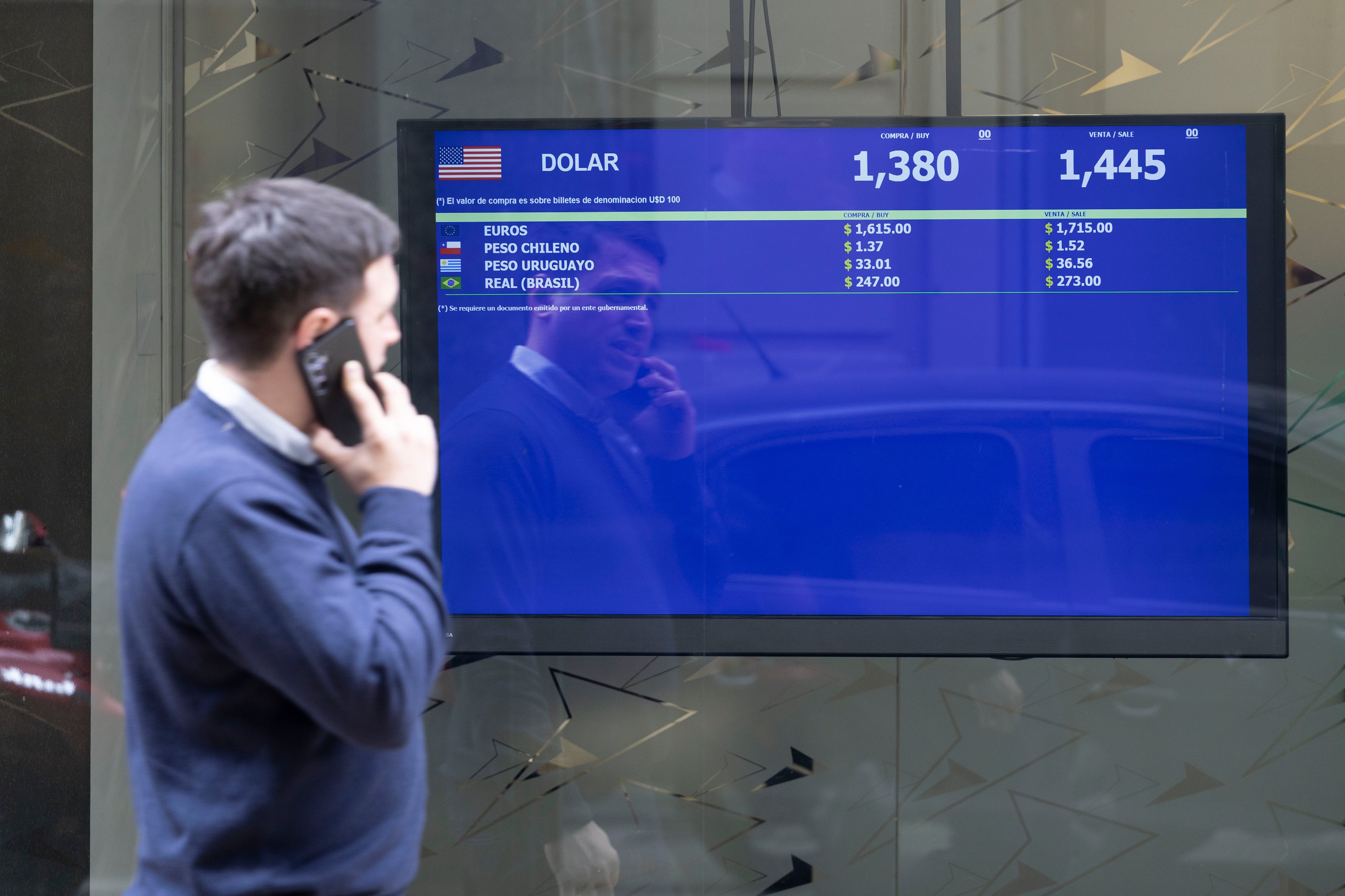 El informe de Morgan Stanley advierte que, más allá del resultado de las elecciones del 26 de octubre, el dólar seguirá con tendencia alcista.