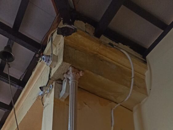 Uno de los puntos por donde ingresó el agua al Centro de Capacitación 7214.