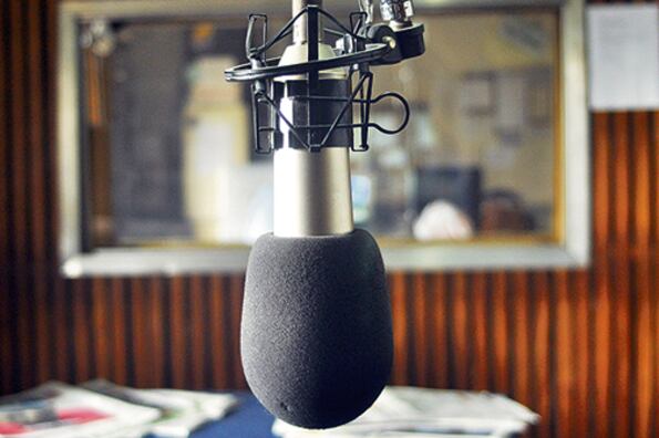 La radio, que acompañó la vida de varias generaciones de argentinos, está viviendo un momento crítico.