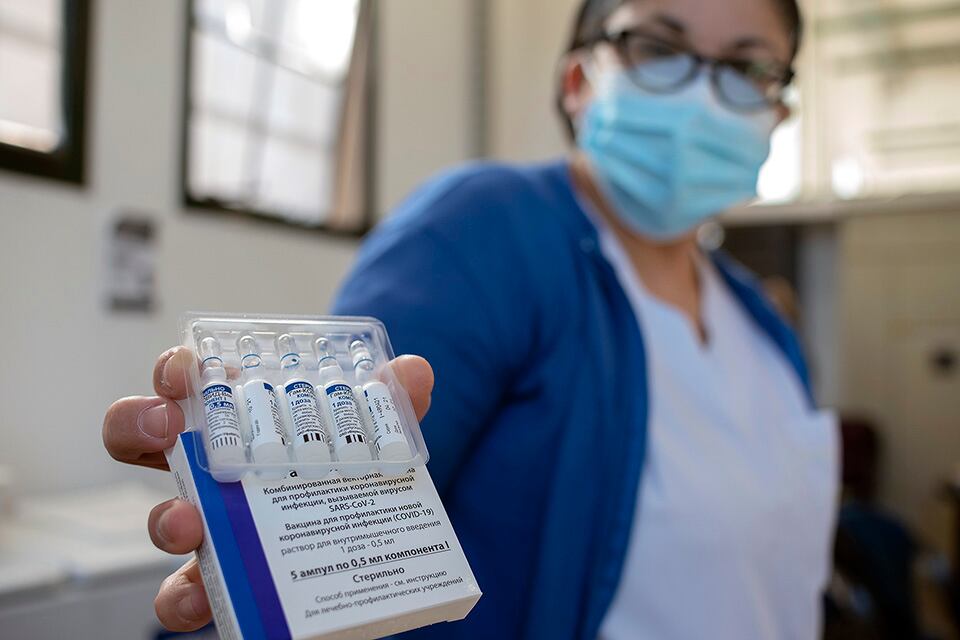 La Sputnik V llegó con polémica y se consolida entre las mejores.