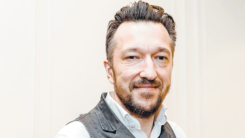 “Me interesa cuando un tema tan antiguo como el cambio de género, que ya estaba en los mitos griegos, se topa con el mundo de la economía moderna.”