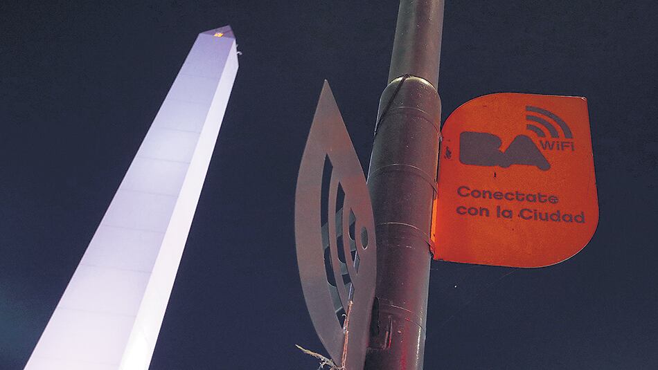 El wifi libre en realidad no lo es: el costo de su uso es la entrega de los datos personales.