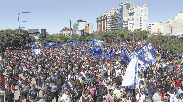 La marcha salió de tres puntos de la Ciudad de Buenos Aires y concluyó frente al ministerio.