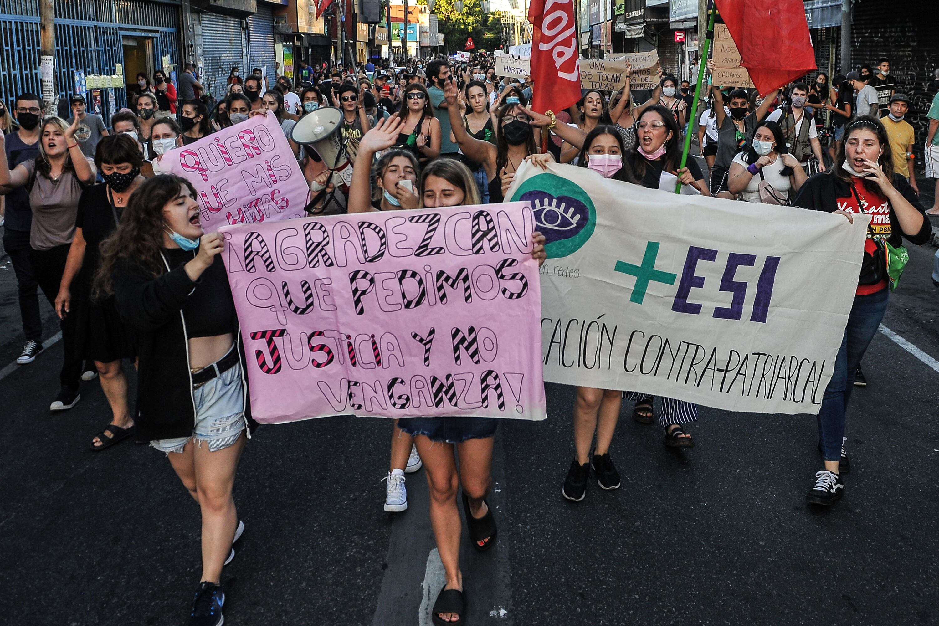La ESI también se defendió en las calles.