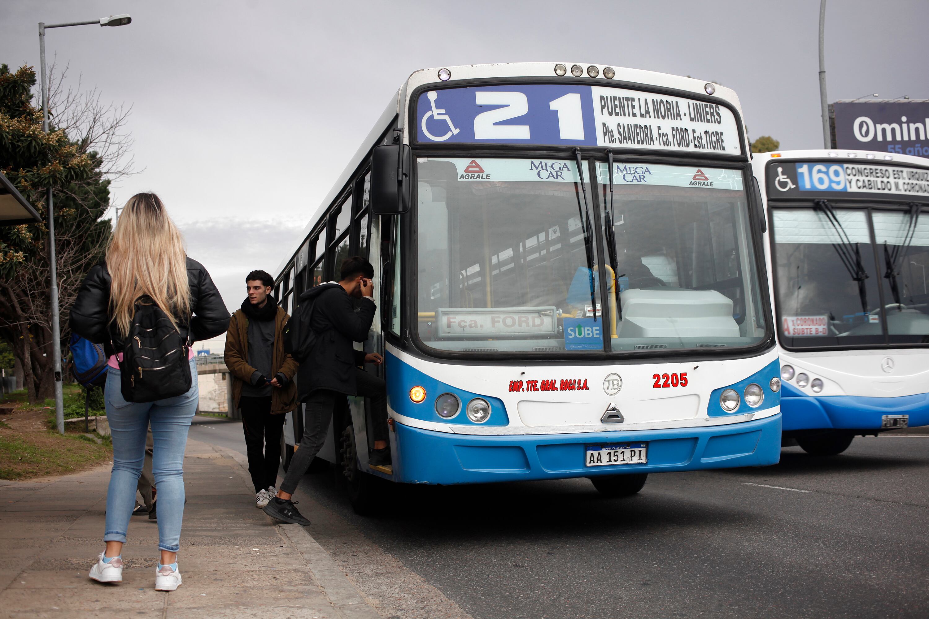 Hasta más de media tarde siguieron las negociaciones por la retribución de los choferes