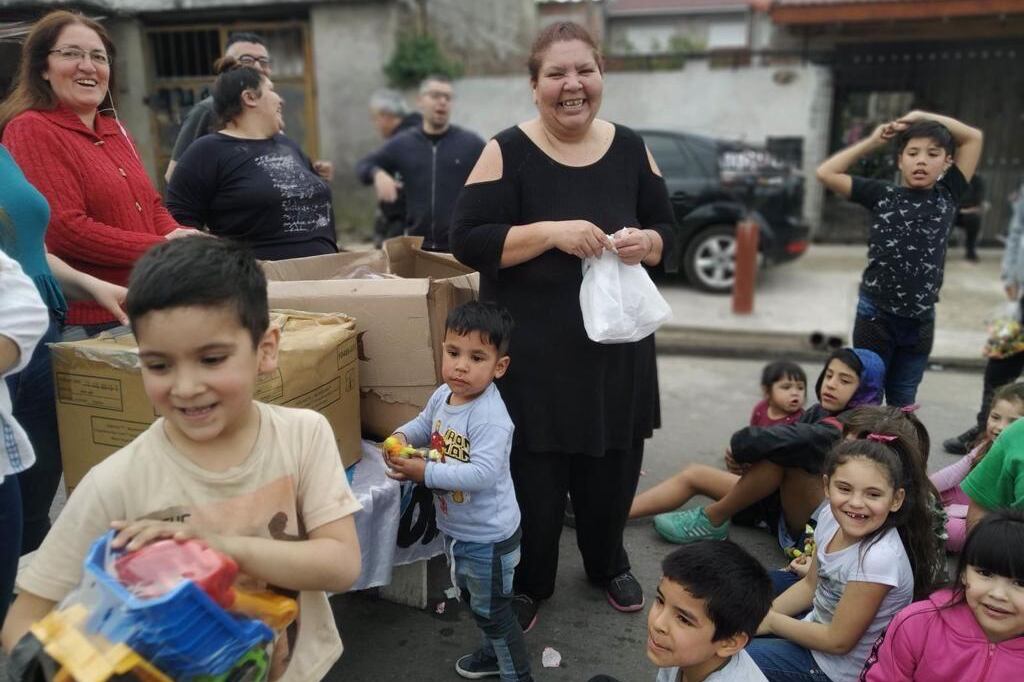Carmen Miño, en pleno trabajo en el día de la niñez en su casa de Fiorito.