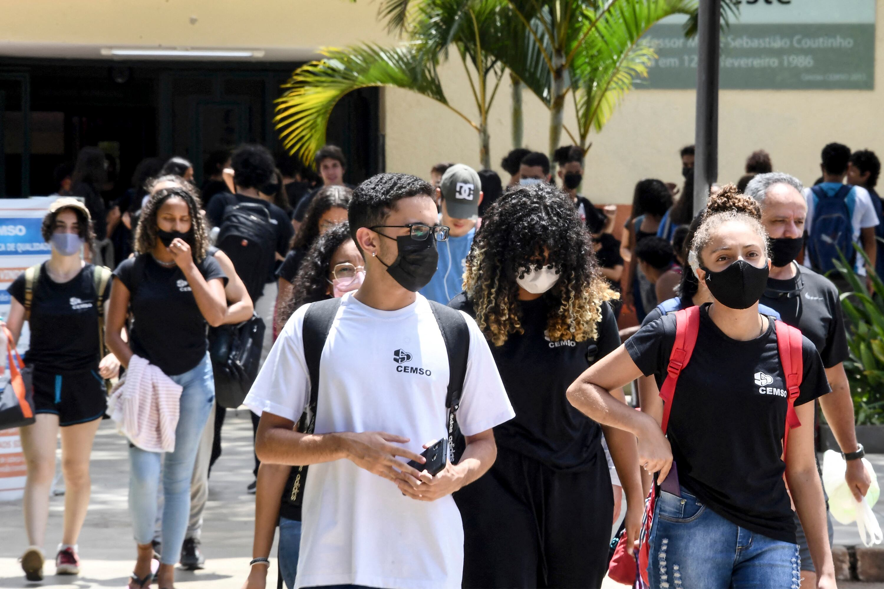 Entre las vacunas y las medidas de precaución, Brasil arma una nueva normalidad.