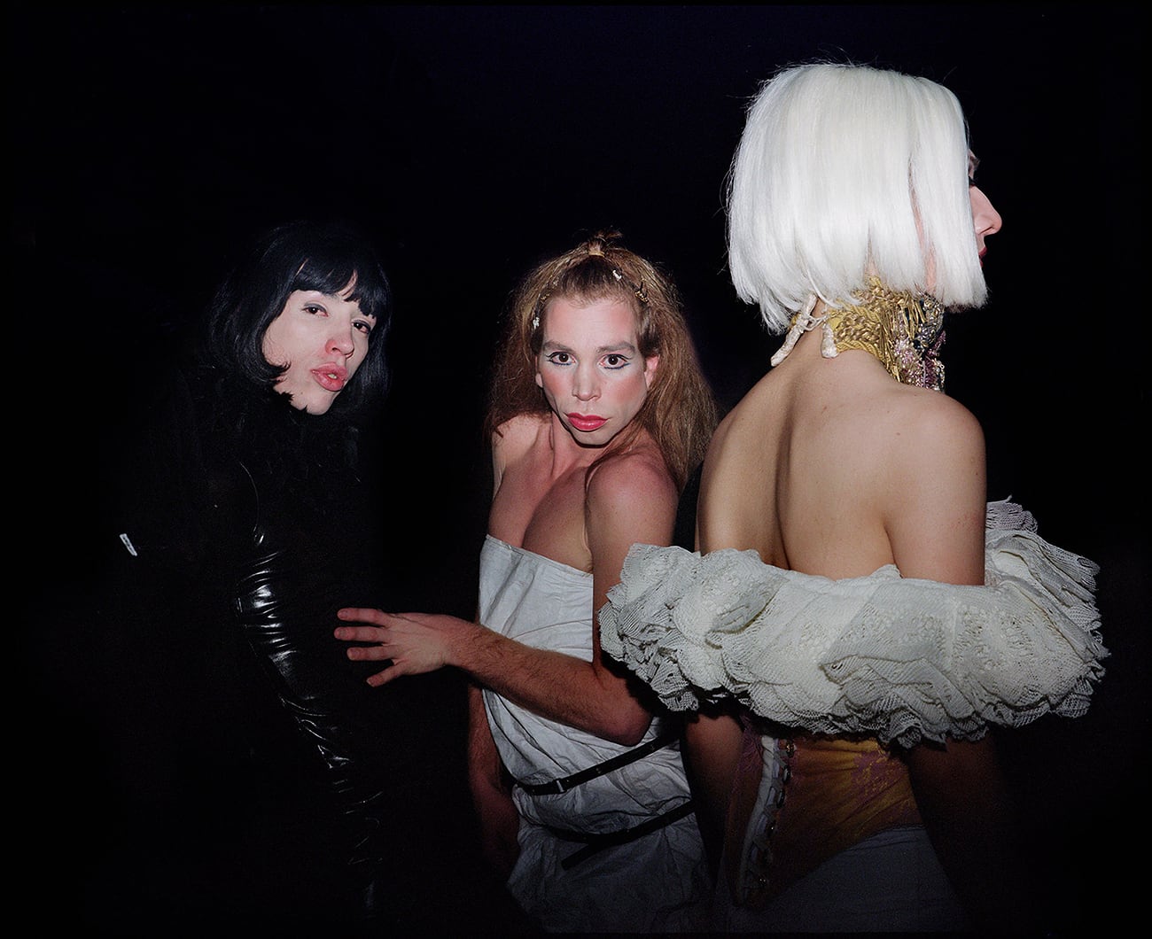 Bianca LaVogue, junto a Brenda Vanderbilt y Claudia Primera en el boliche Palacio Alsina, 1999.