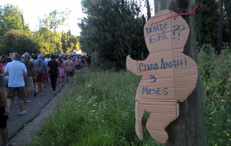 Una de las siluetas en el Bosque Peralta Ramos se pregunta por Clara Anahí, la nieta de Chicha Mariani.