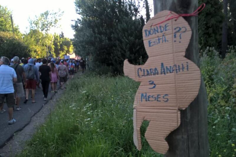 Una de las siluetas en el Bosque Peralta Ramos se pregunta por Clara Anahí, la nieta de Chicha Mariani.