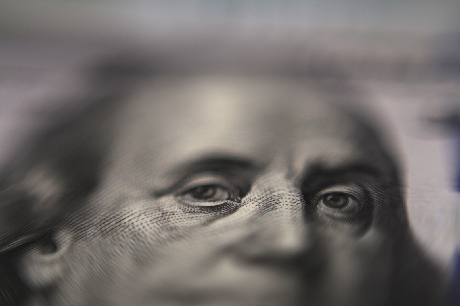 “La desaceleración de la inflación de octubre se explica por el congelamiento del dólar oficial", explica el informe de la UMET.