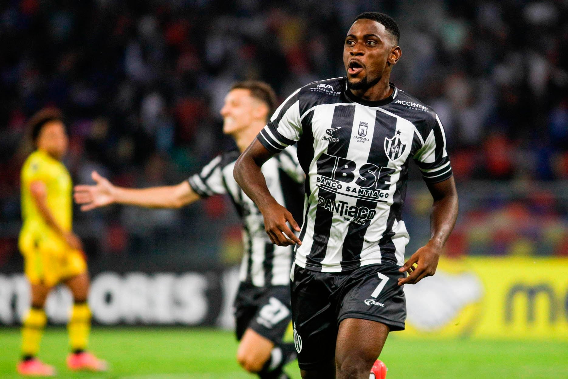 El colombiano Angulo abrió la cuenta para el Ferroviario