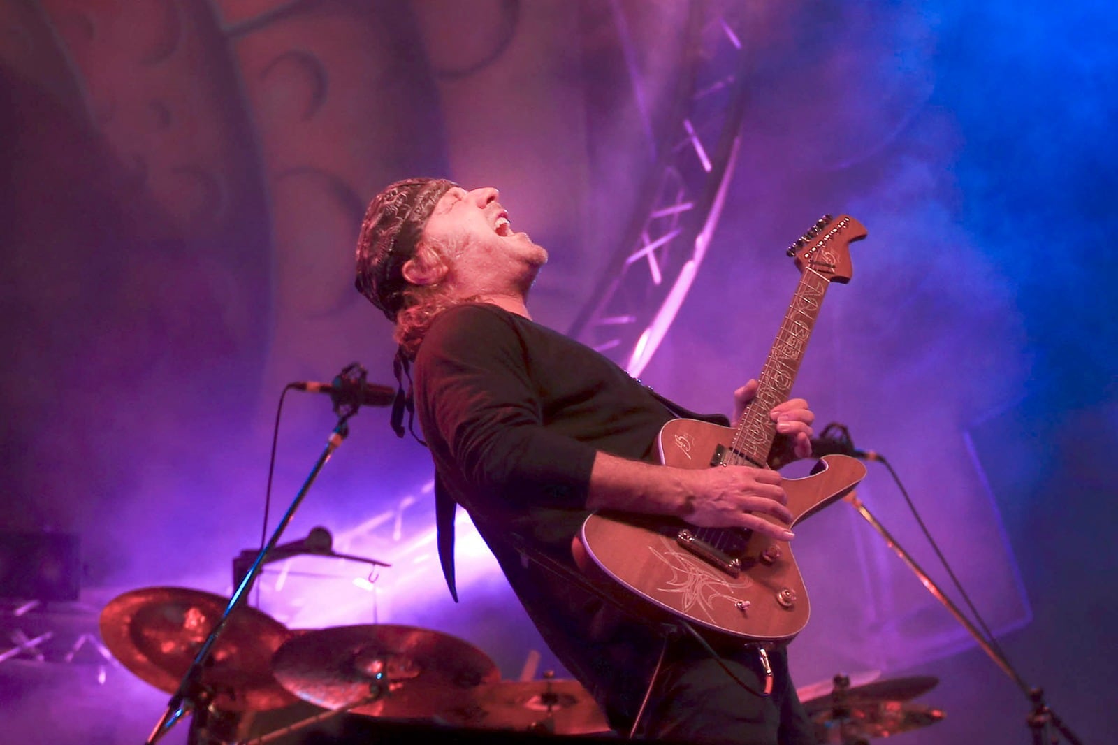 Chizzo y su guitarra. Un viento que todo empuja