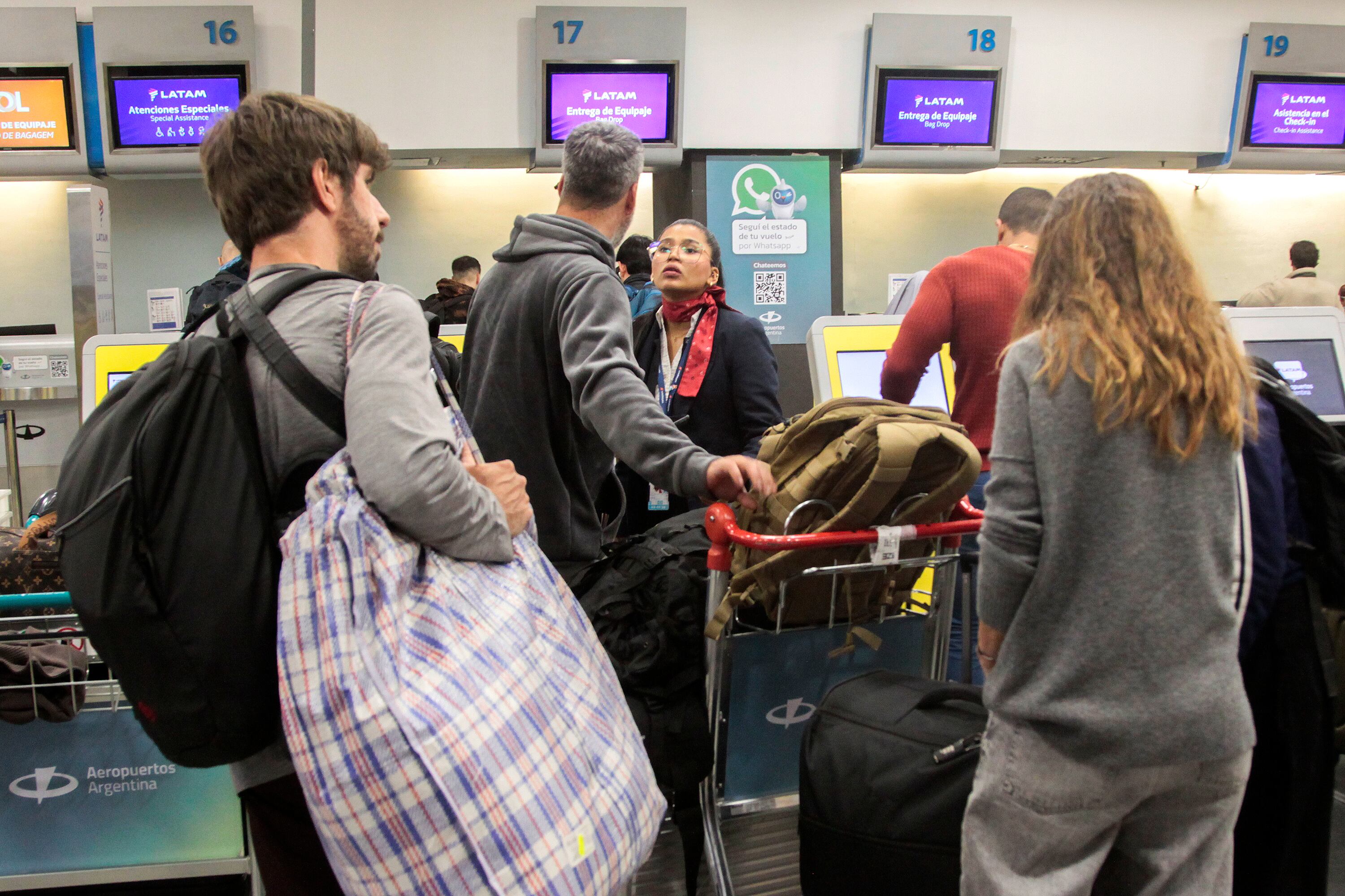 Se produjeron demoras en los vuelos por las medidas de fuerza de los controladores aéreos que ahora se dejaron sin efecto