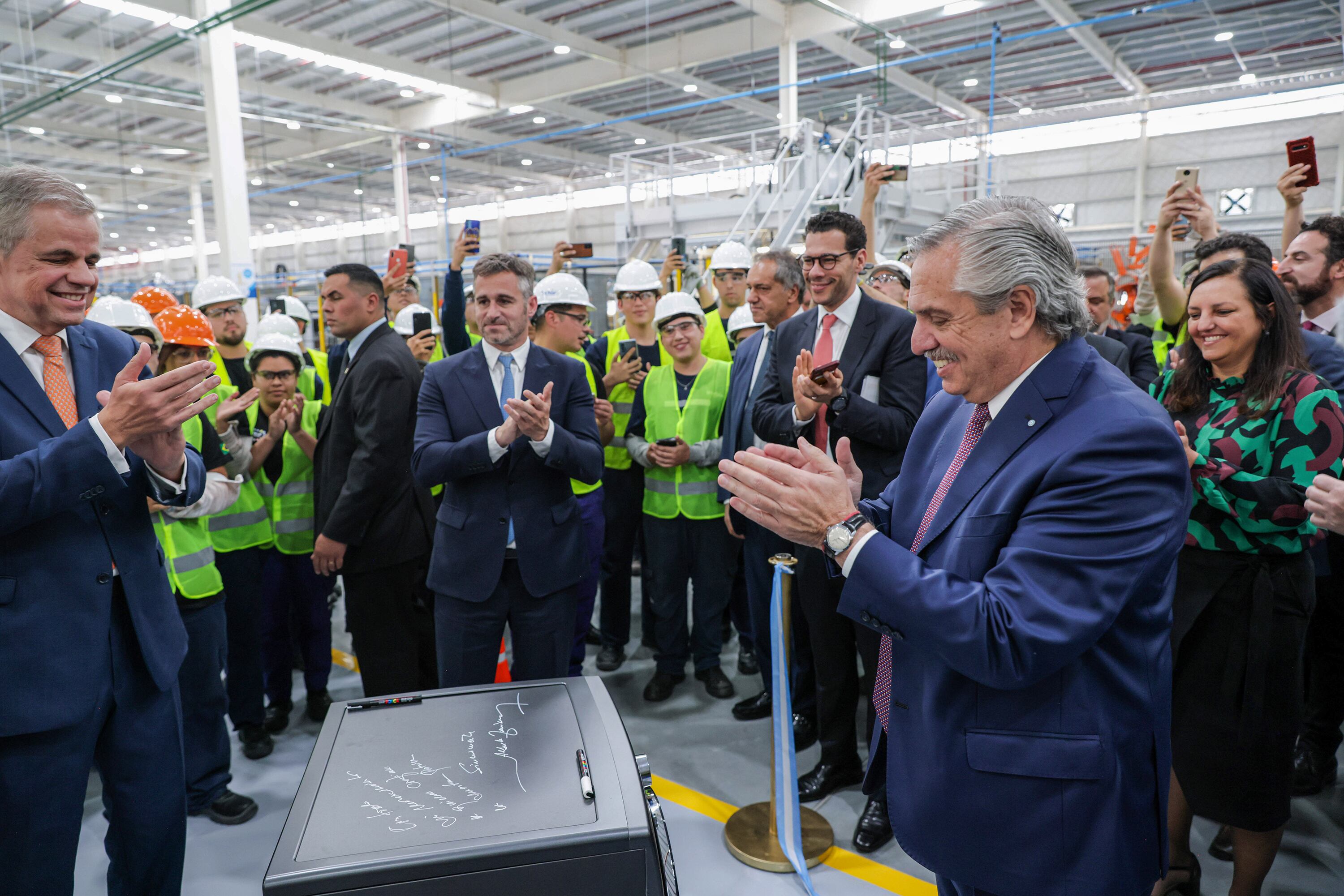 Alberto Fernández en la inauguración de la planta de Whirlpool.