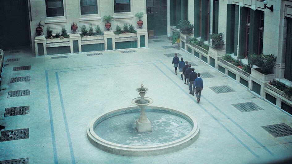 Sinfonía para Ana está ambientada en el Colegio Nacional de Buenos Aires hacia 1976.