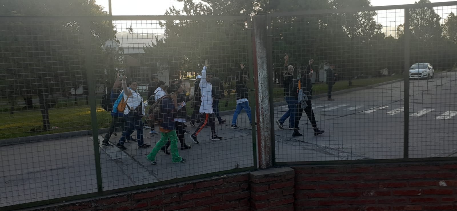 El grupo de delegados ingresando a la reunión con el Gobierno