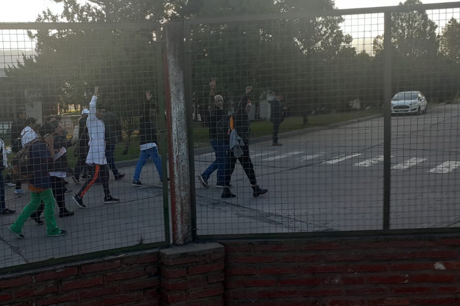 El grupo de delegados ingresando a la reunión con el Gobierno