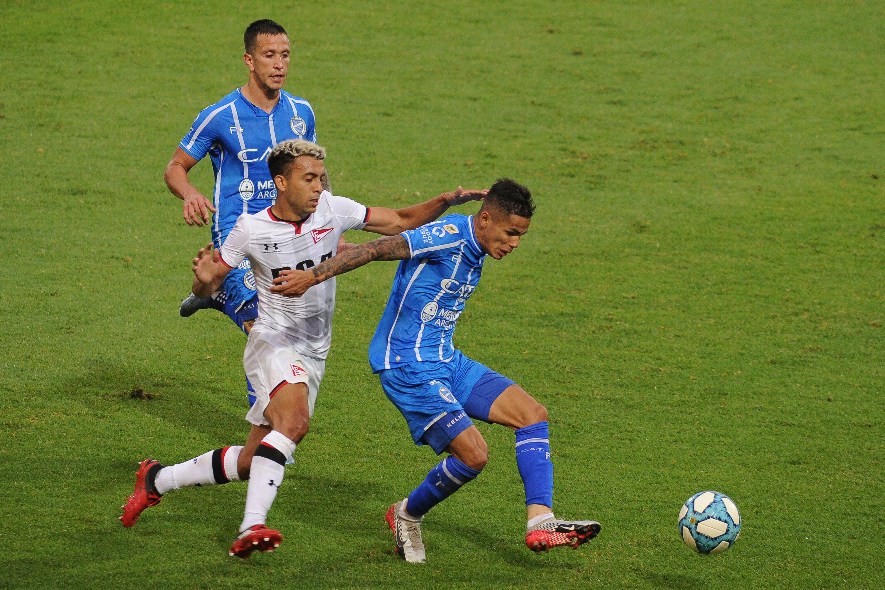 Godoy Cruz le ganó con lo justo a Estudiantes de La Plata.