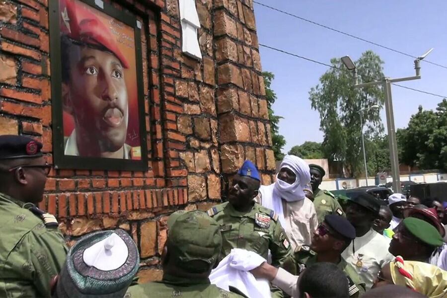 La imagen del lider panafricanista y antiimperialista Thomas Sankara sustituye a la de un explorador francés.