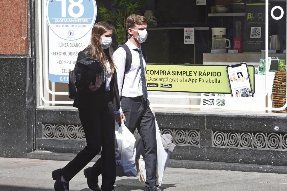 Entre los contagiados 54,5 por ciento son varones y 45,5 mujeres, con una edad promedio de 45 años.