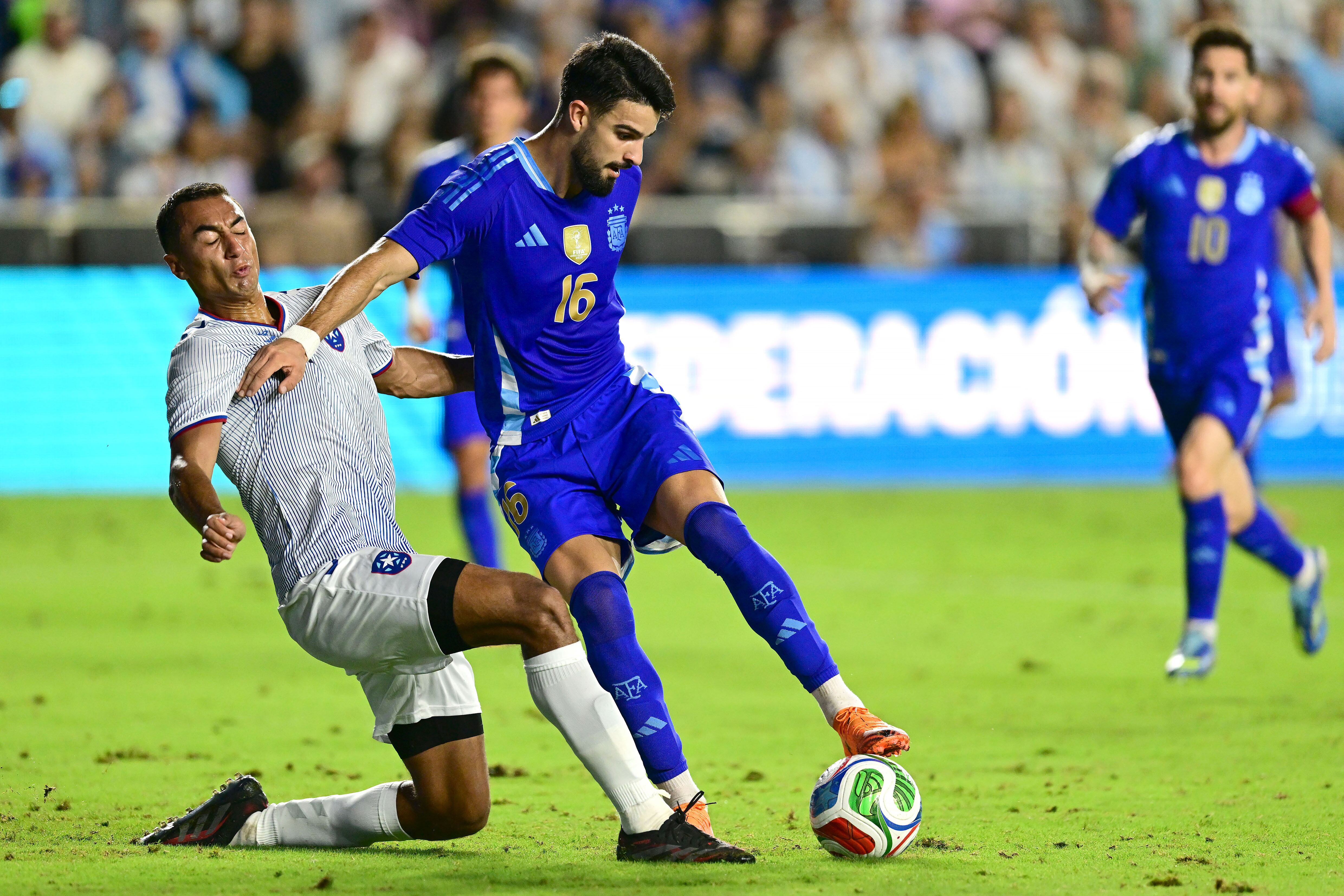 José Manuel López asistió a Mac Allister en el tercer gol