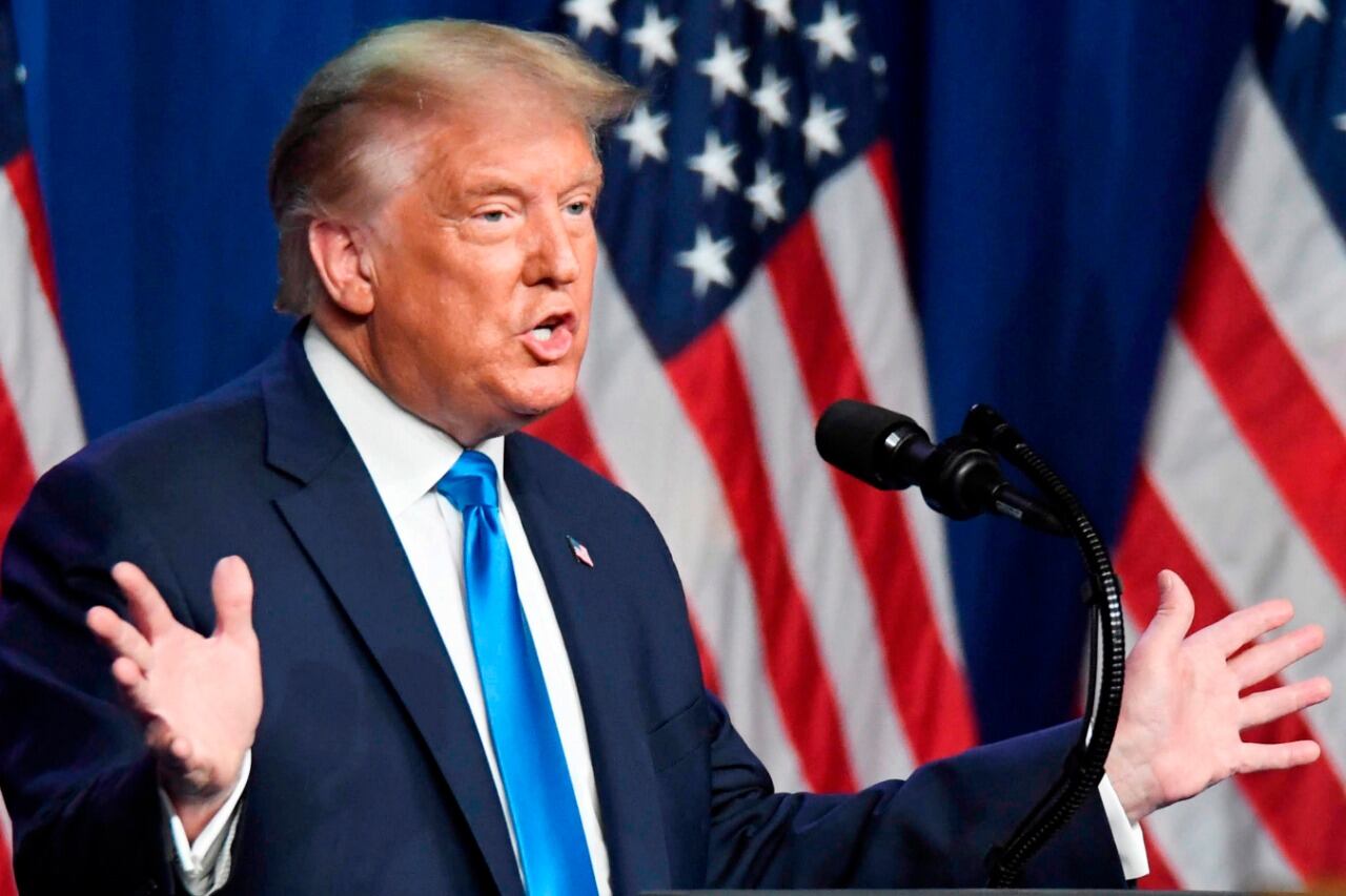 La campaña de Trump busca infundir miedo con el cuco del "socialismo".