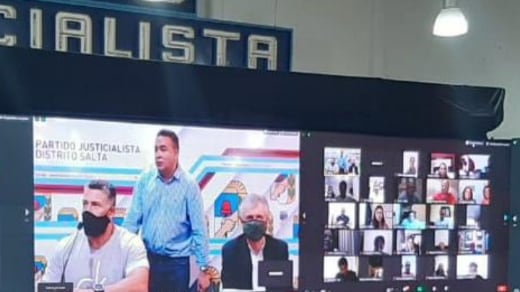 Hucena en el centro de la escena durante la elección de autoridades de la CAP