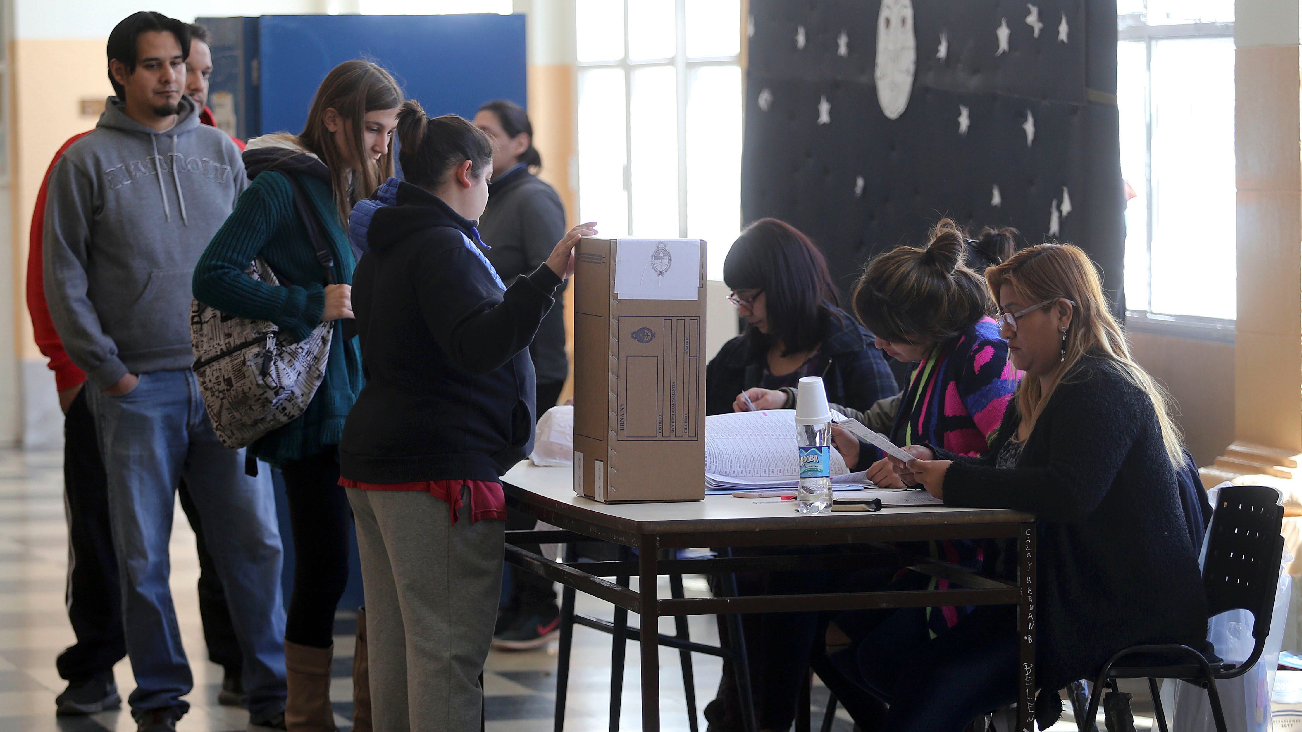La confiabilidad del sistema electoral, puesta en jaque por el gobierno nacional a días de la votación.