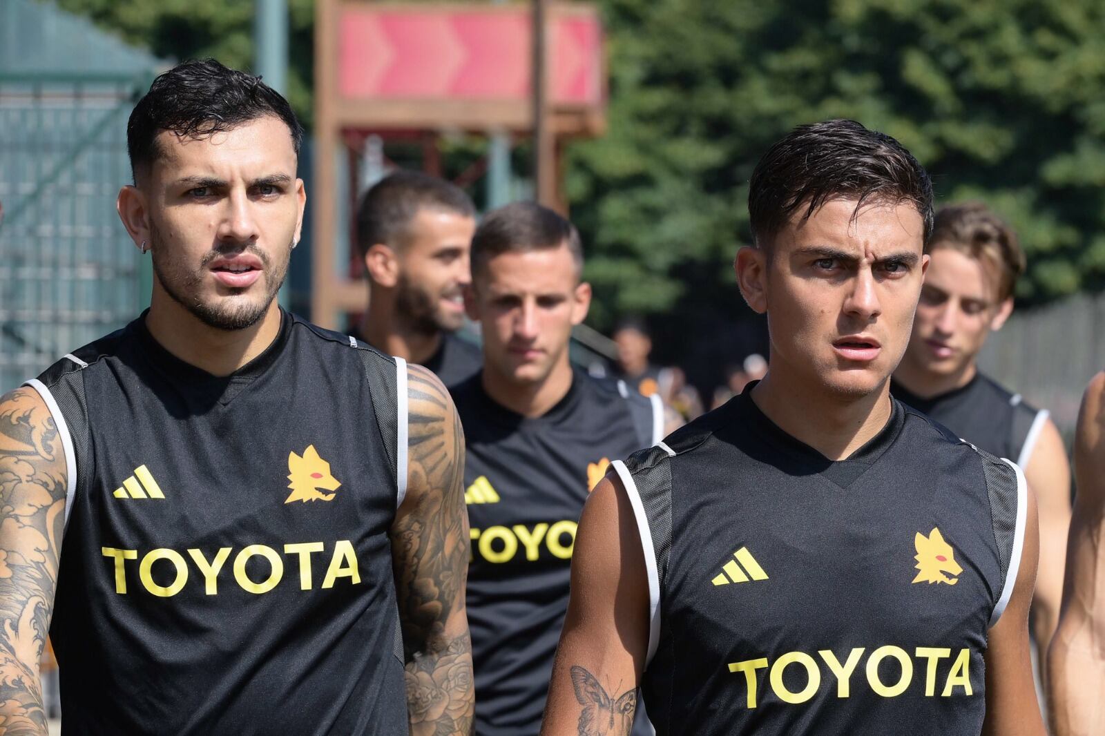 Paredes y Dybala en el primer entrenamiento juntos en Roma