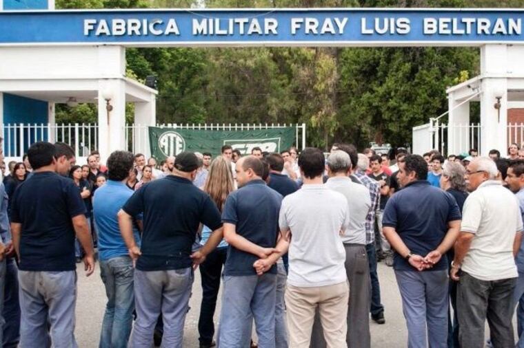 Un momento dramático se vivió en la fábrica cuando leyeron la nómina de los despedidos.