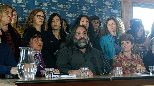 La medida de fuerza incluirá el miércoles un “Banderazo por la soberanía educativa”.